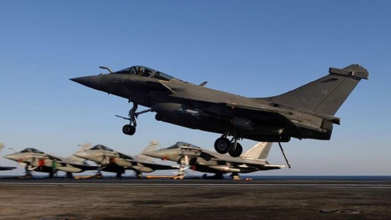 Violences en Centrafrique: la France déploie ses avions de combat