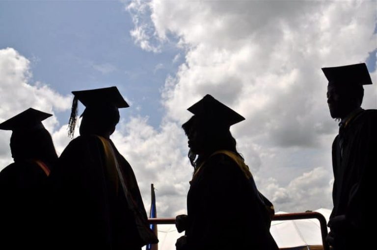 De nombreux diplômés nigérians ne savent ni lire ni écrire, selon le ministre de l&rsquo;éducation