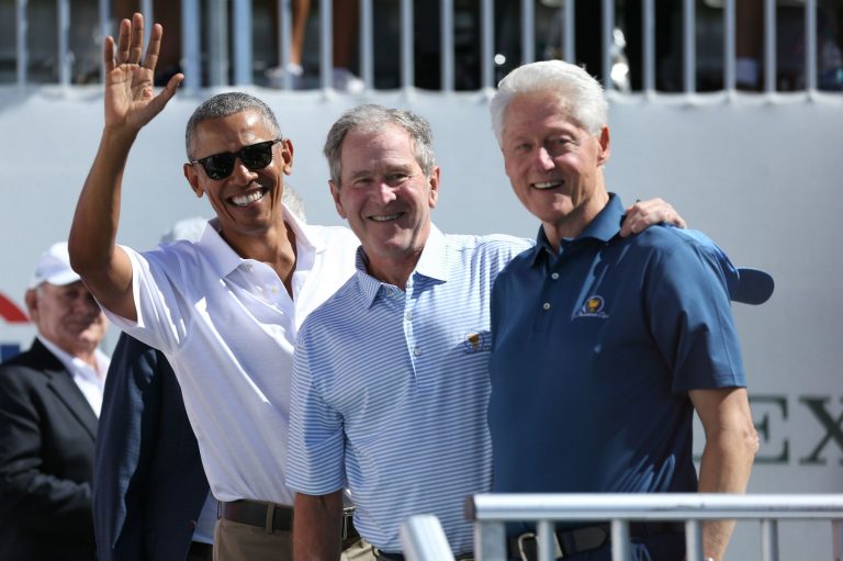 USA: Obama, Bush et Clinton prêts à se faire vacciner publiquement contre la covid-19