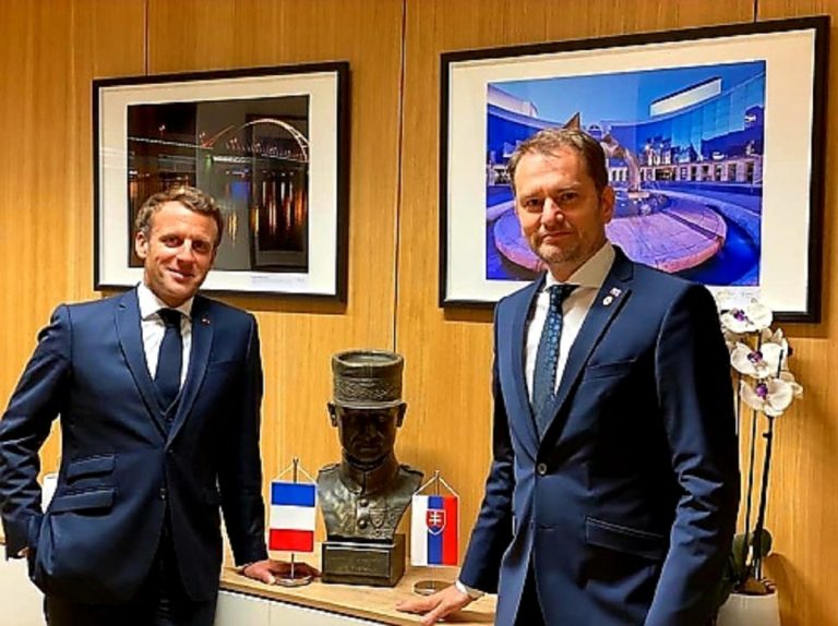 Après Macron, un deuxième dirigeant européen testé positif au coronavirus
