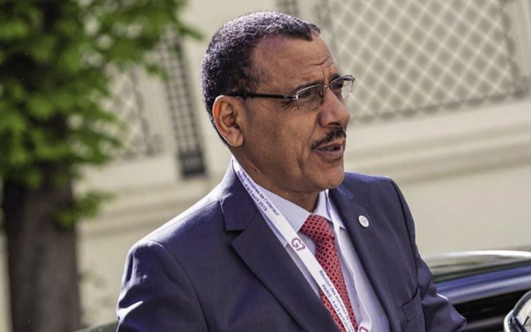 Présidentielle au Niger: Mohamed Bazoum conforte son avance, selon les 1ères tendances