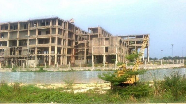 Bénin – Siège inachevé du Parlement: Patrice Talon parle de « dépouille mortelle » et de « sarcophage »