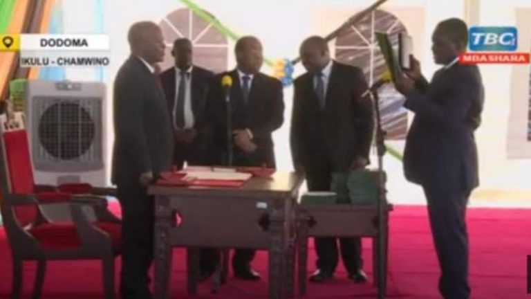 Tanzanie: Incapable de prêter serment, il perd son poste de ministre (vidéo)