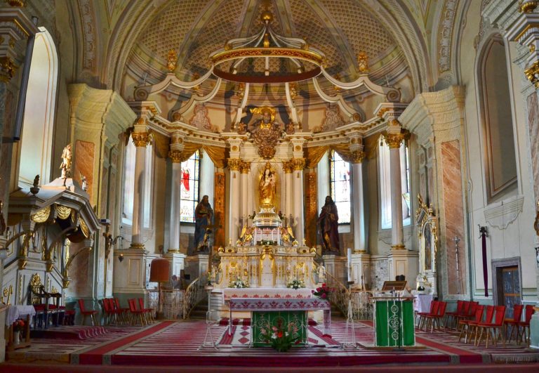 En 2020, les paroisses catholiques en France ont perdu près de 40% de leurs ressources