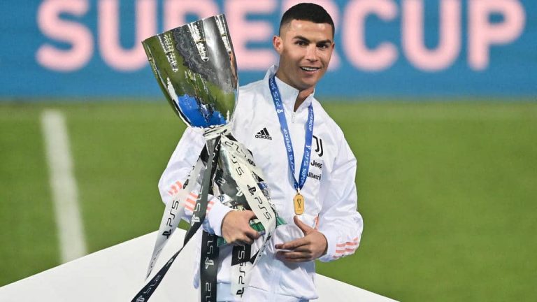 Cristiano Ronaldo dépasse la barre du demi-milliard d&rsquo;abonnés sur les réseaux sociaux