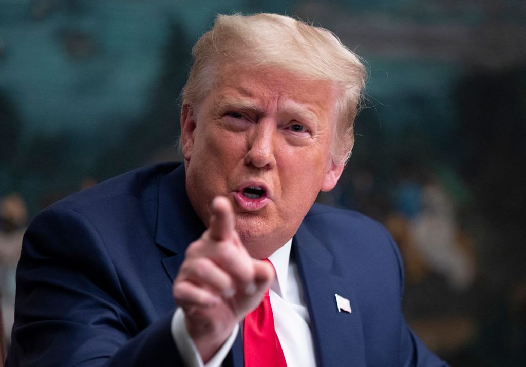 Envahissement du Capitole : Twitter et Facebook suspendent temporairement les comptes de Donald Trump