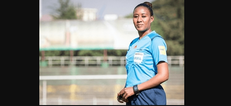 Aujourd'hui, l'Éthiopienne Lydia Tadesse entrera dans l'histoire en devenant la première femme à arbitrer un senior masculin lors d'un tournoi @CAF_Online .