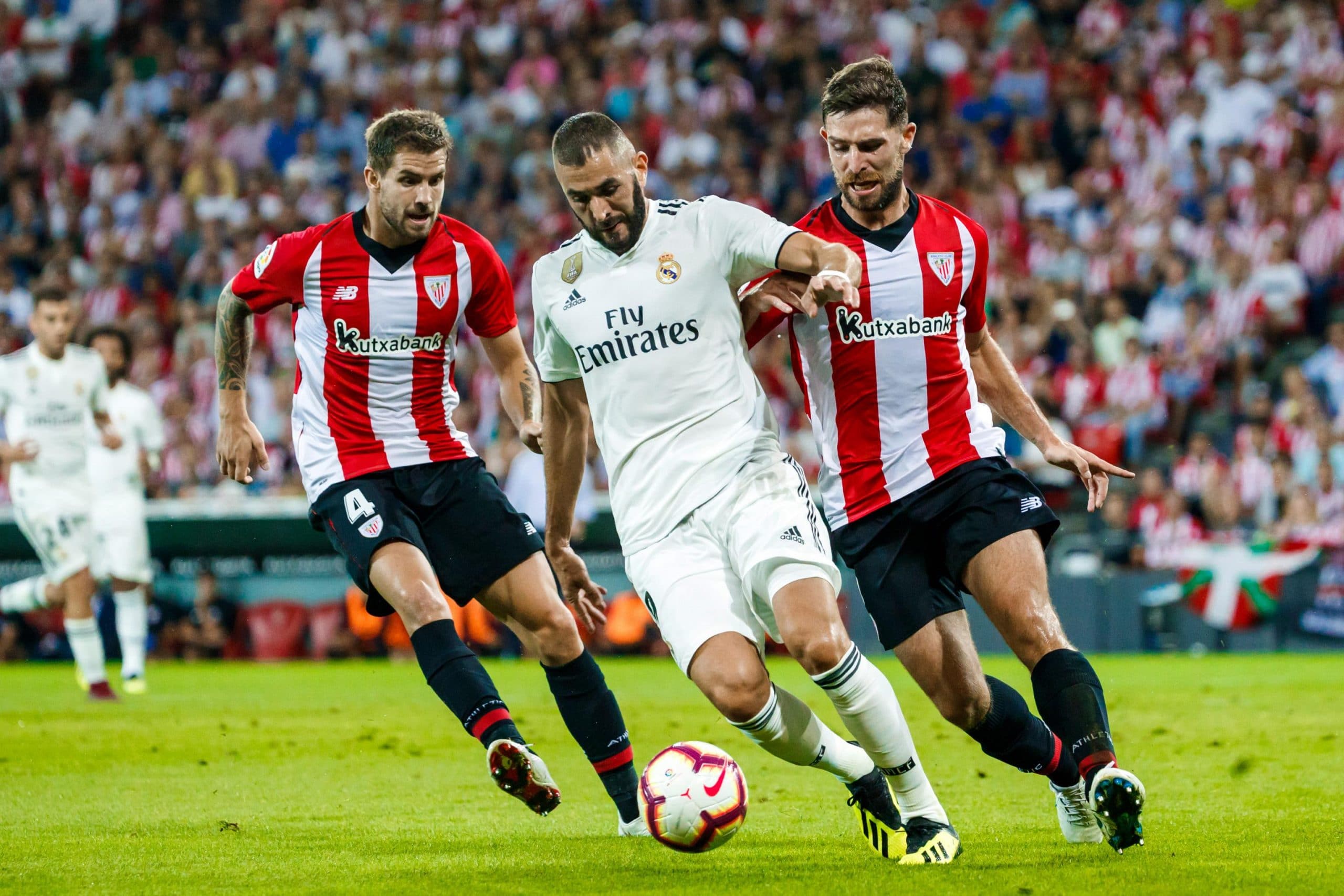 Duel entre les joueurs de l'Athletic Bilbao Real Madrid et d