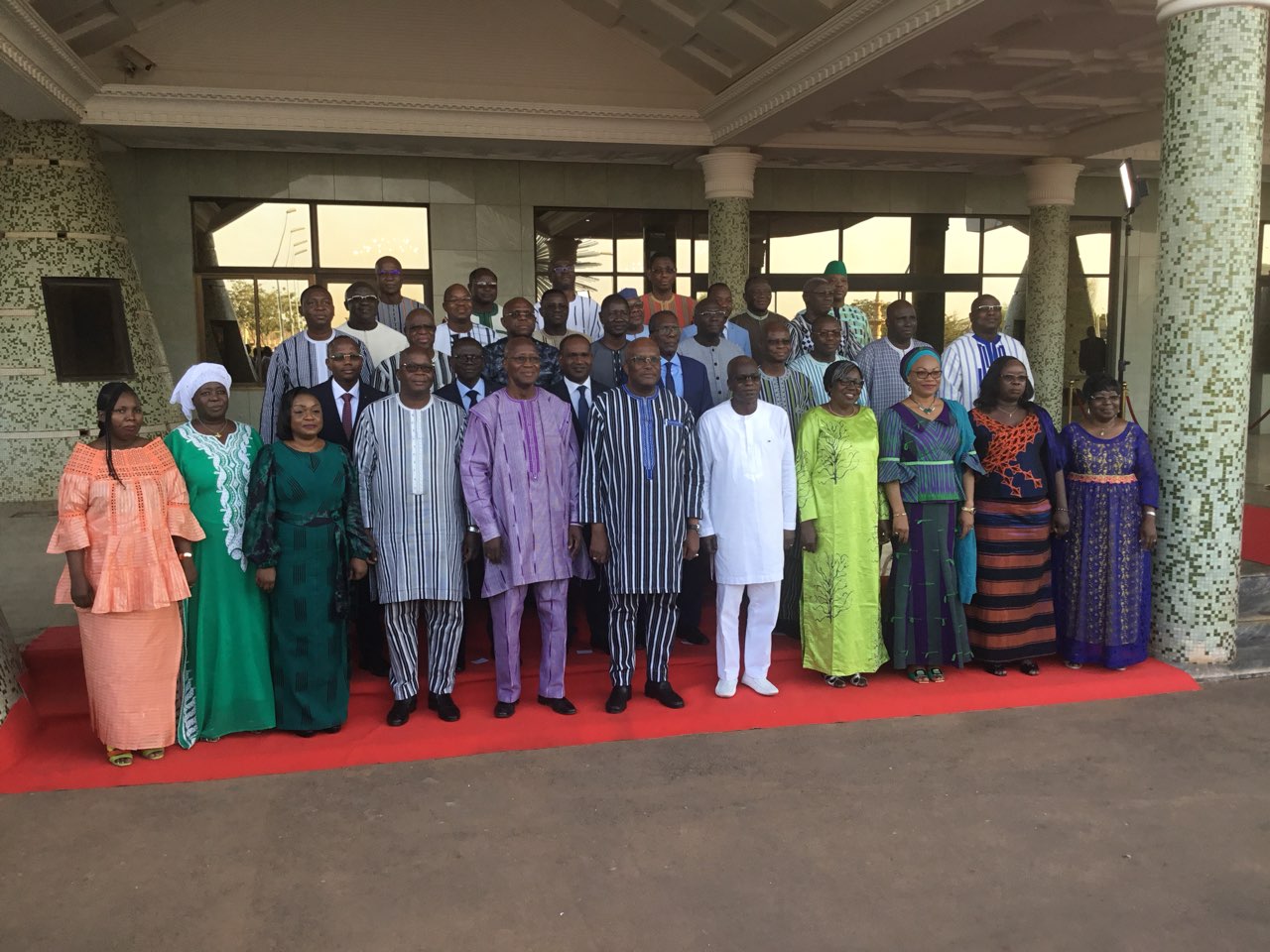 Les membres de la nouvelle équipe gouvernementale du Premier Ministre Burkinabé, Christophe Diabré