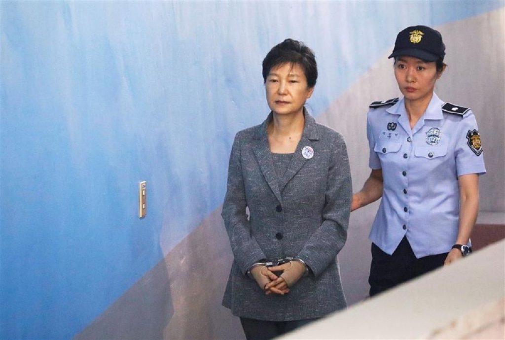 L'ancienne présidente destituée sud-coréen évincé Park Geun-hye arrive devant un tribunal de Séoul, en Corée du Sud, le 25 août 2017.