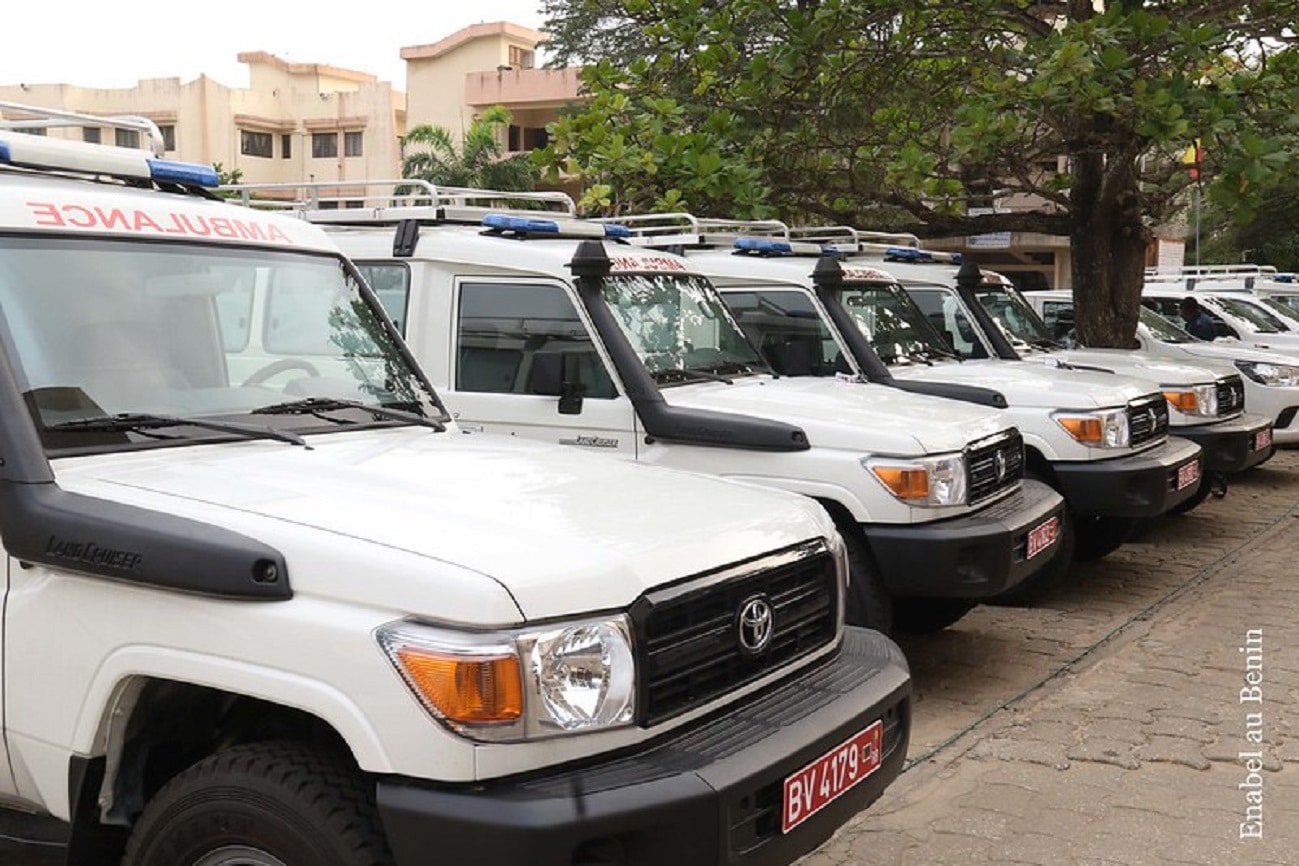 Des ambulances offertes par la France au Bénin