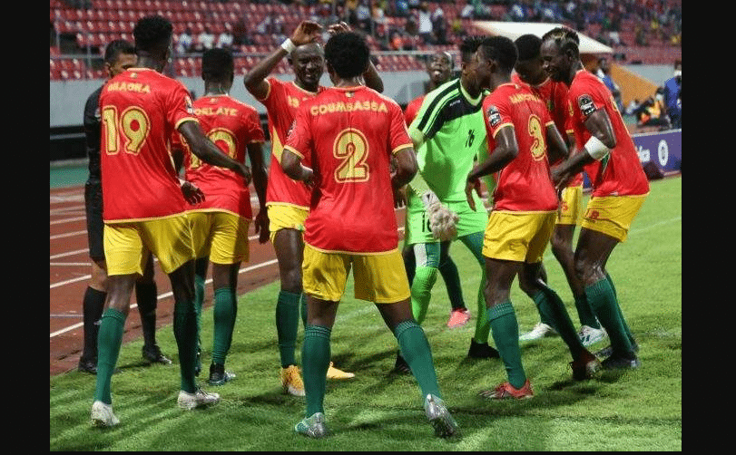 L'équipe guinéenne célèbre son but lors du CHAN Cameroun 2021