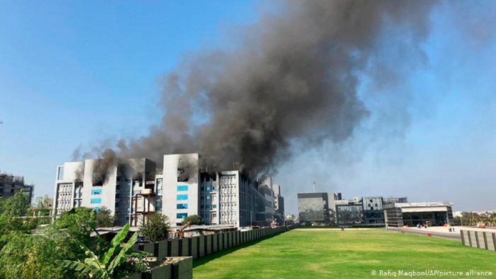 Un incendie a ravagé un bâtiment du Serum Institute of India (SII), le plus grand producteur mondial de vaccins le 21 janvier 2020