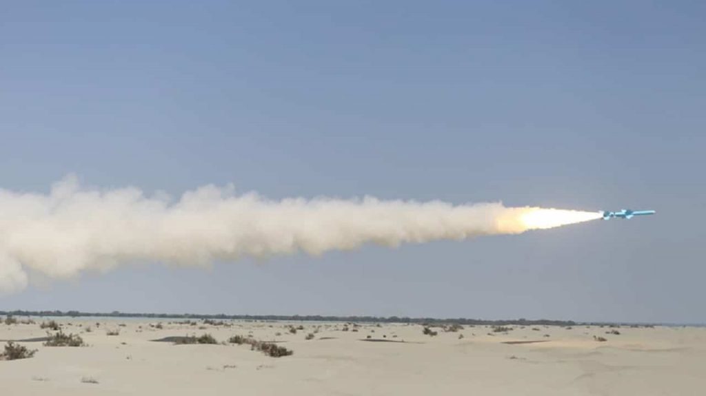 Un missile sol-sol iranien tiré lors d'un exercice militaire au cœur du désert iranien le vendredi 15 janvier 2020