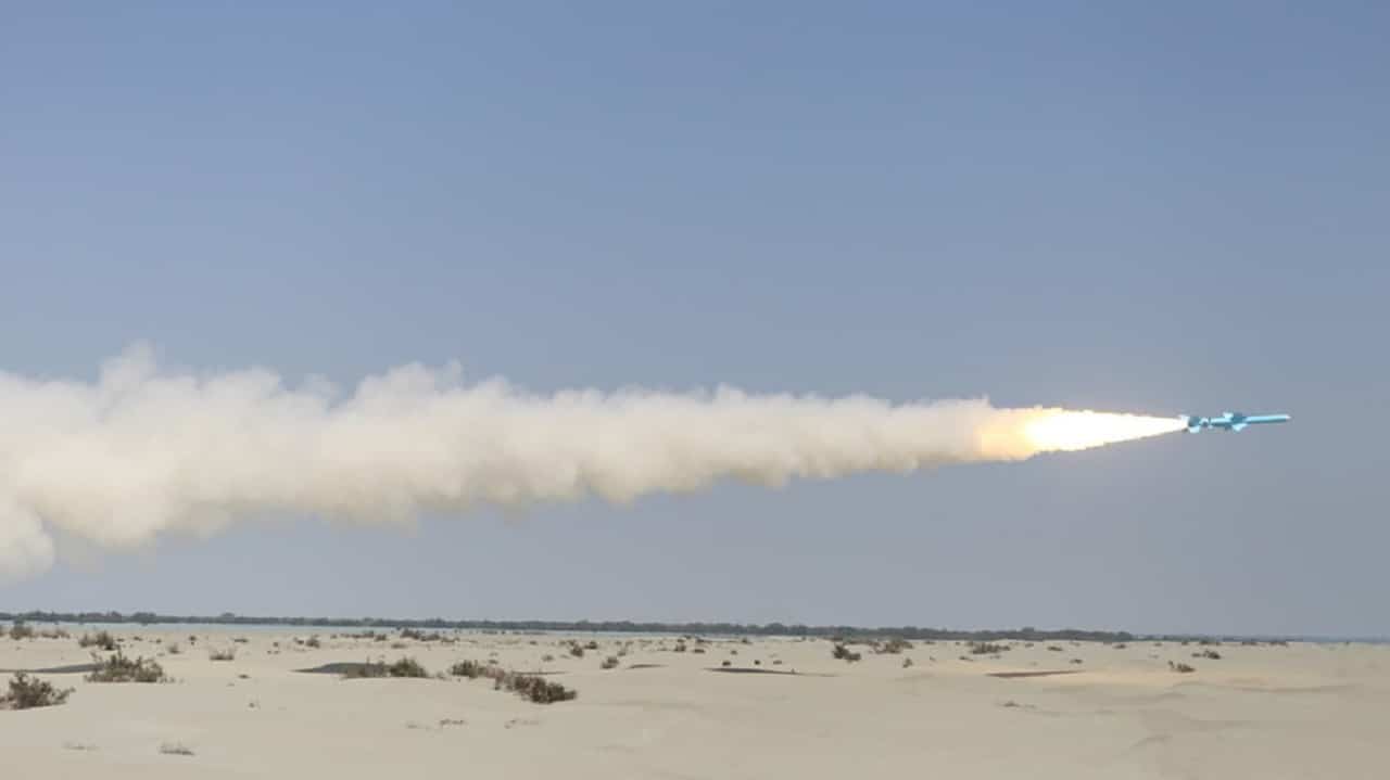 Un missile sol-sol iranien tiré lors d'un exercice militaire au cœur du désert iranien le vendredi 15 janvier 2020