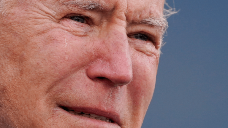 Coronavirus: un demi-million de morts aux Etat-unis, Joe Biden effondré