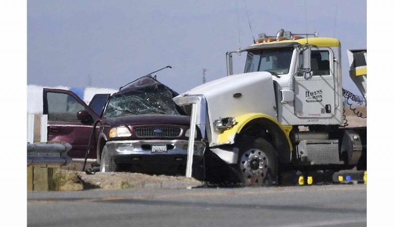 13 morts dans un grave accident en Californie: un poids lourd percute un véhicule surchargé