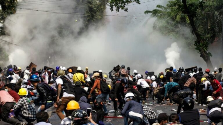Myanmar: la répression des manifestations tourne au massacre, les USA et l&rsquo;UE toujours dans la théorie