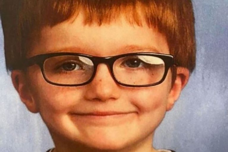 Drame aux Etats-Unis: une mère abandonne son fils dans un parc, l’enfant meurt en s&rsquo;accrochant à son véhicule