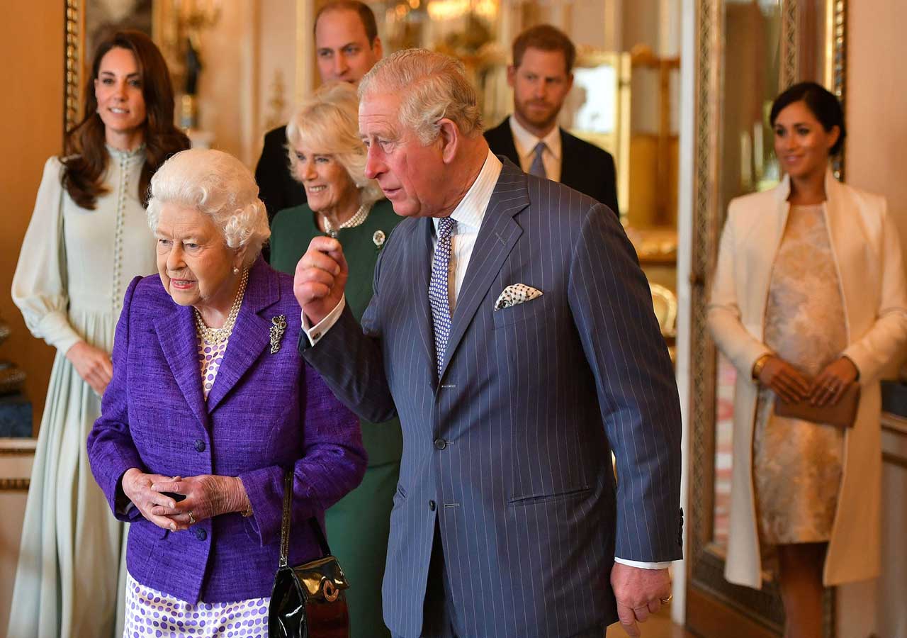 Le prince Charles, la reine Elizabeth, Camilla, la duchesse de Cornouailles, Kate Middleton, le prince William, le prince Harry et Meghan Markle | CRÉDIT: DOMINIC LIPINSKI / POOL / AFP VIA GETTY IMAGES