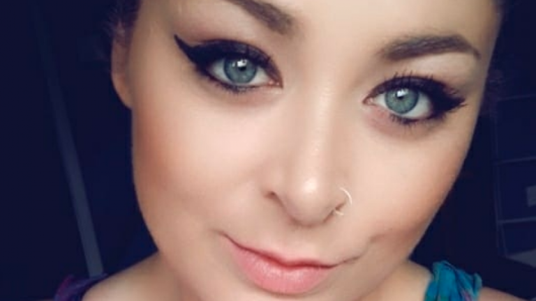 Atteinte de la cataplexie, elle est condamnée à ne plus regarder les beaux mecs