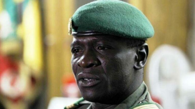 Mali – Assassinat de 21 “bérets rouges“: la justice abandonne les poursuites contre Amadou Aya Sanogo et ses co-accusés