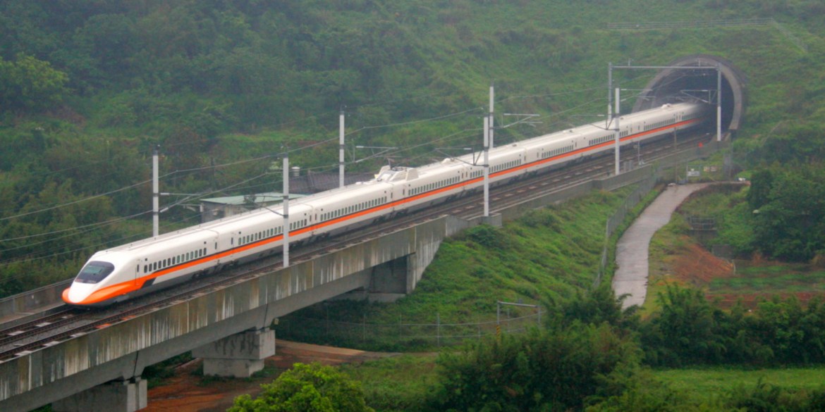 Déraillement d’un train à Taïwan : une trentaine de morts, selon la police