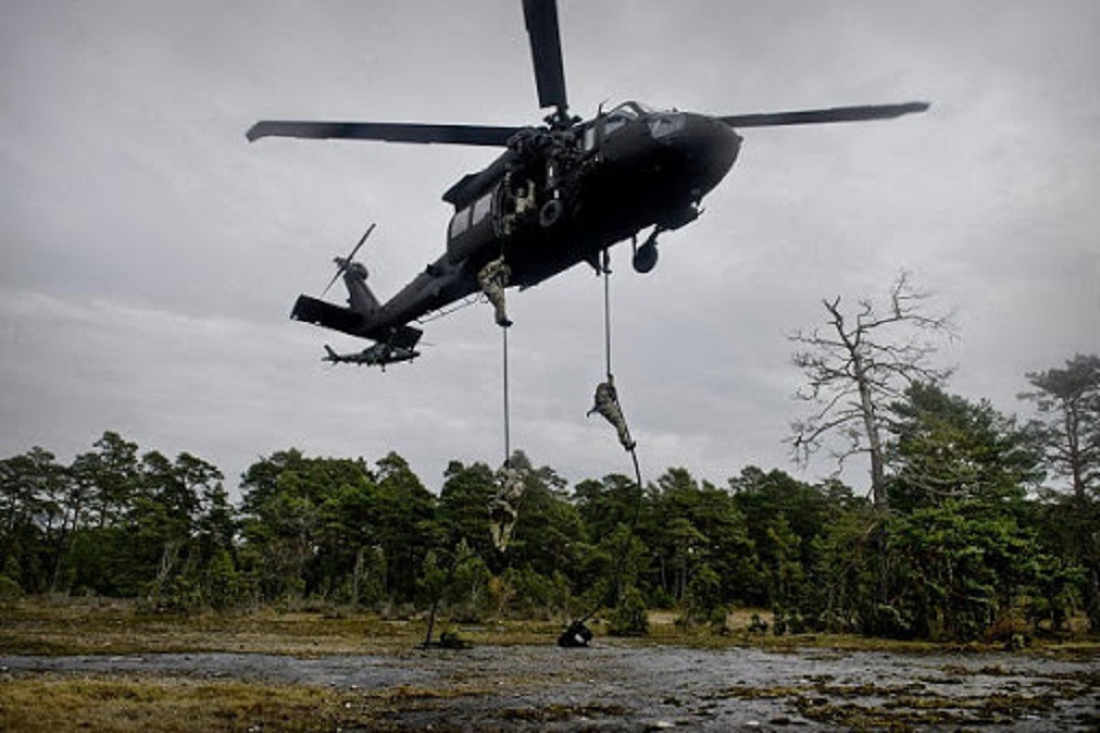 Un hélicoptère suédois UH-60 «Black Hawk»