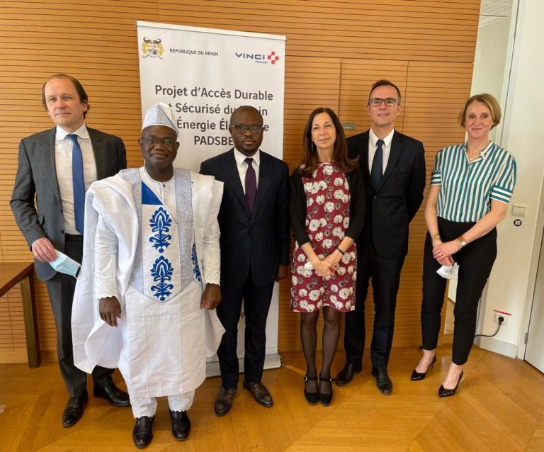 Bénin: 214 milliards f CFA mobilisés pour la construction de plus de 1.000 km de réseau électrique