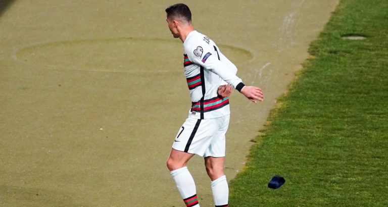 Le brassard jeté par Cristiano Ronaldo vendu aux enchères pour une forte somme